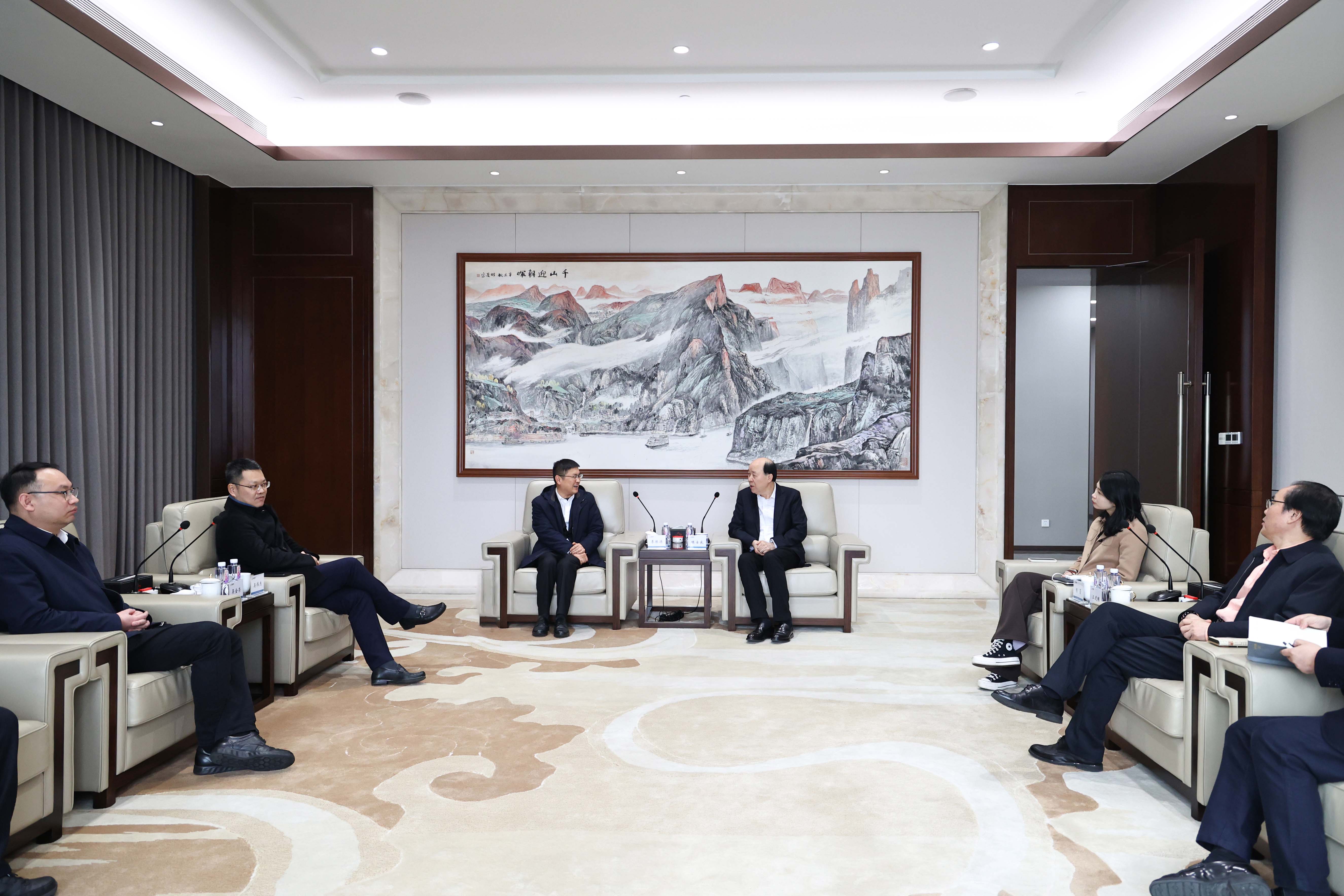 嘉兴港区党工委书记李陈源莅临爱游戏全站app官方网站调研-网站新闻