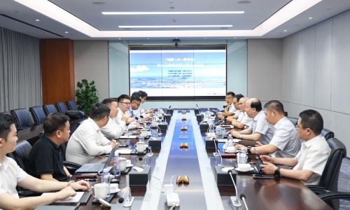 华为算力平台先遣队大模型及工具链军团总裁张东生一行到访爱游戏全站app官方网站参观交流